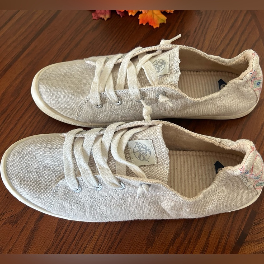 Women’s Roxy Bayshore Slip Ons size 11 Beige
